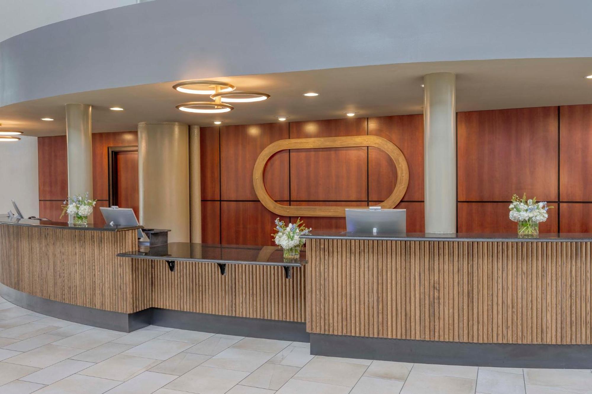Crowne Plaza Indianapolis-Airport By Ihg Hotel Exterior photo